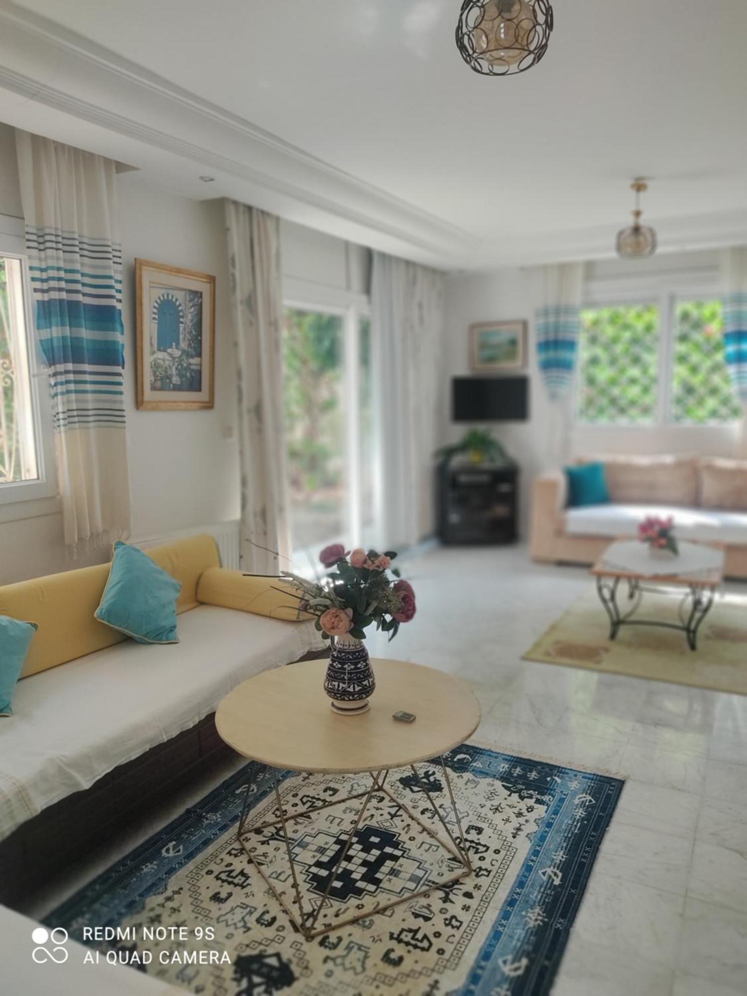 Etage De Villa Avec Jardin, Pres De L'Aireport Et Parking Prive Ariana Esterno foto